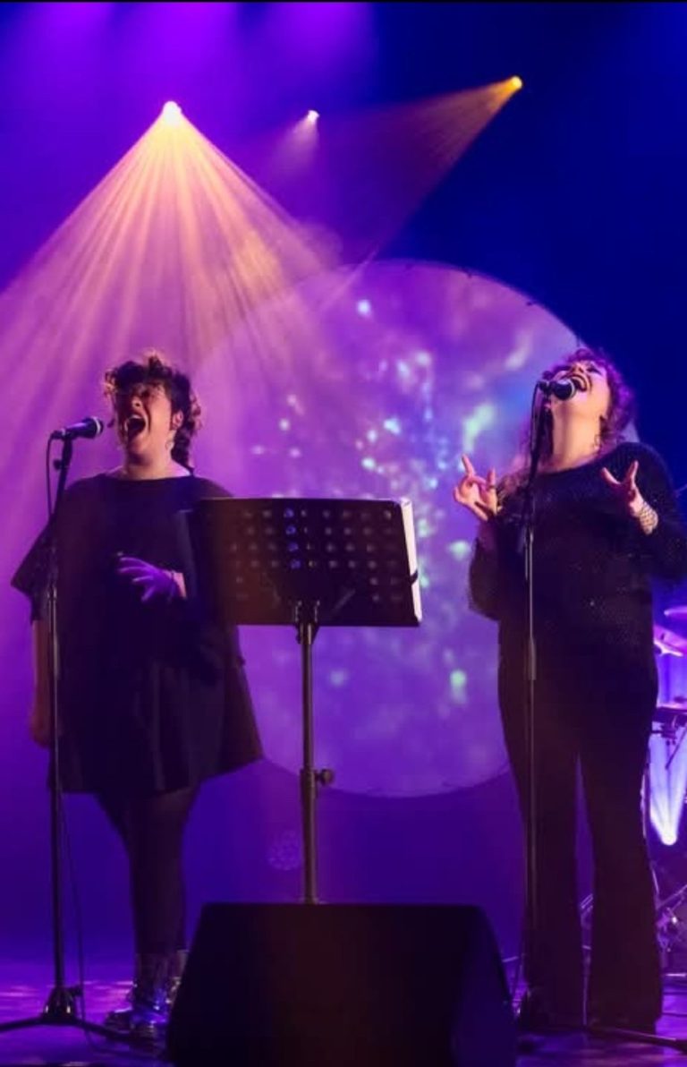 Fianara et Julie Denn, choriste pour Moon Floyd ; photographie de Michel Lavergne, ML photo.